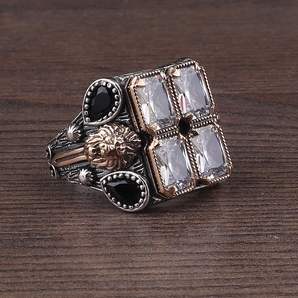 Aslan Figürlü Beyaz Zirkon Taşlı Gümüş Yüzük