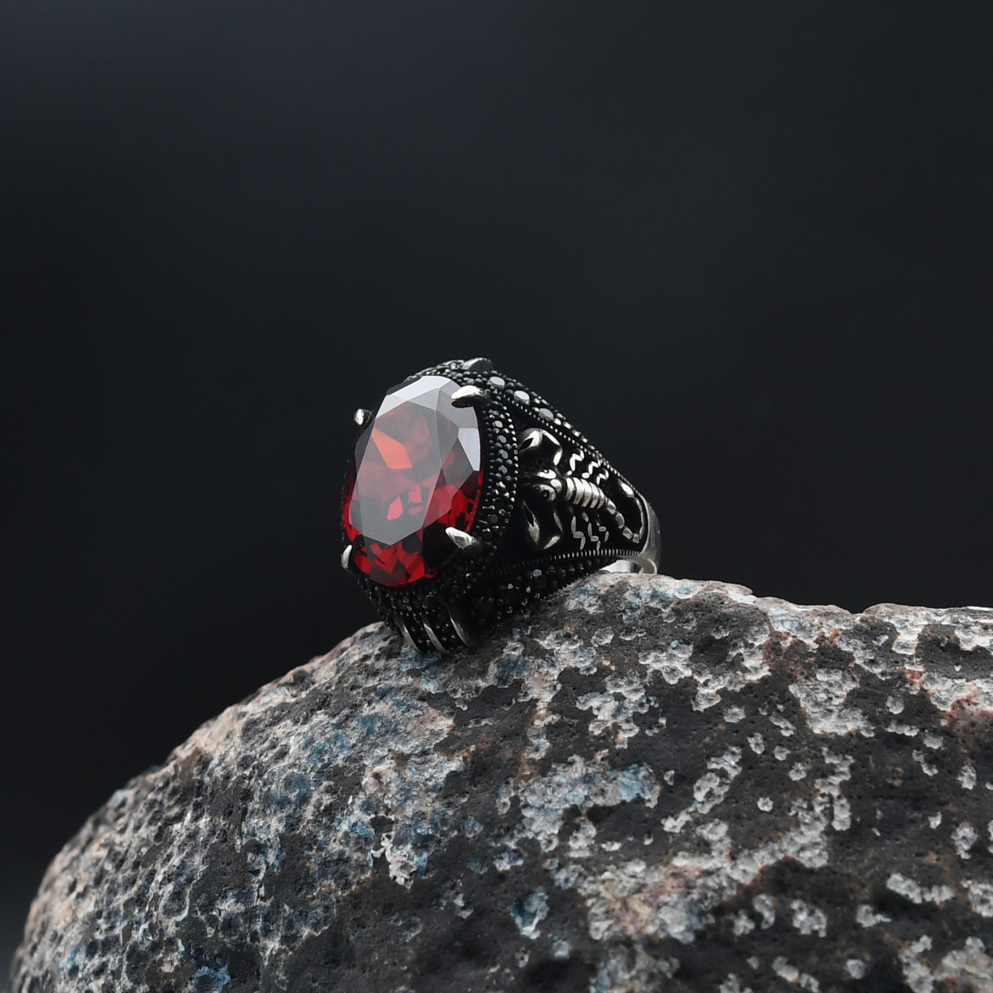 Akrep Figürlü Gümüş Yüzük