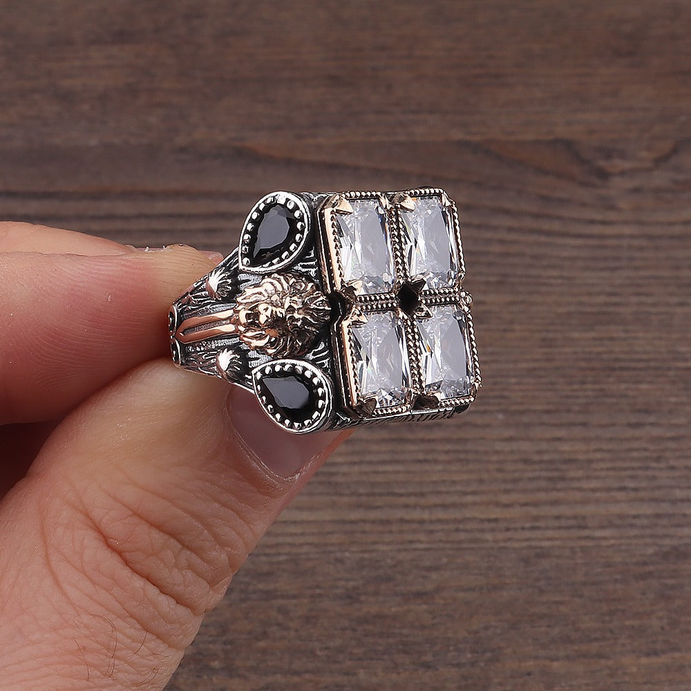 Aslan Figürlü Beyaz Zirkon Taşlı Gümüş Yüzük