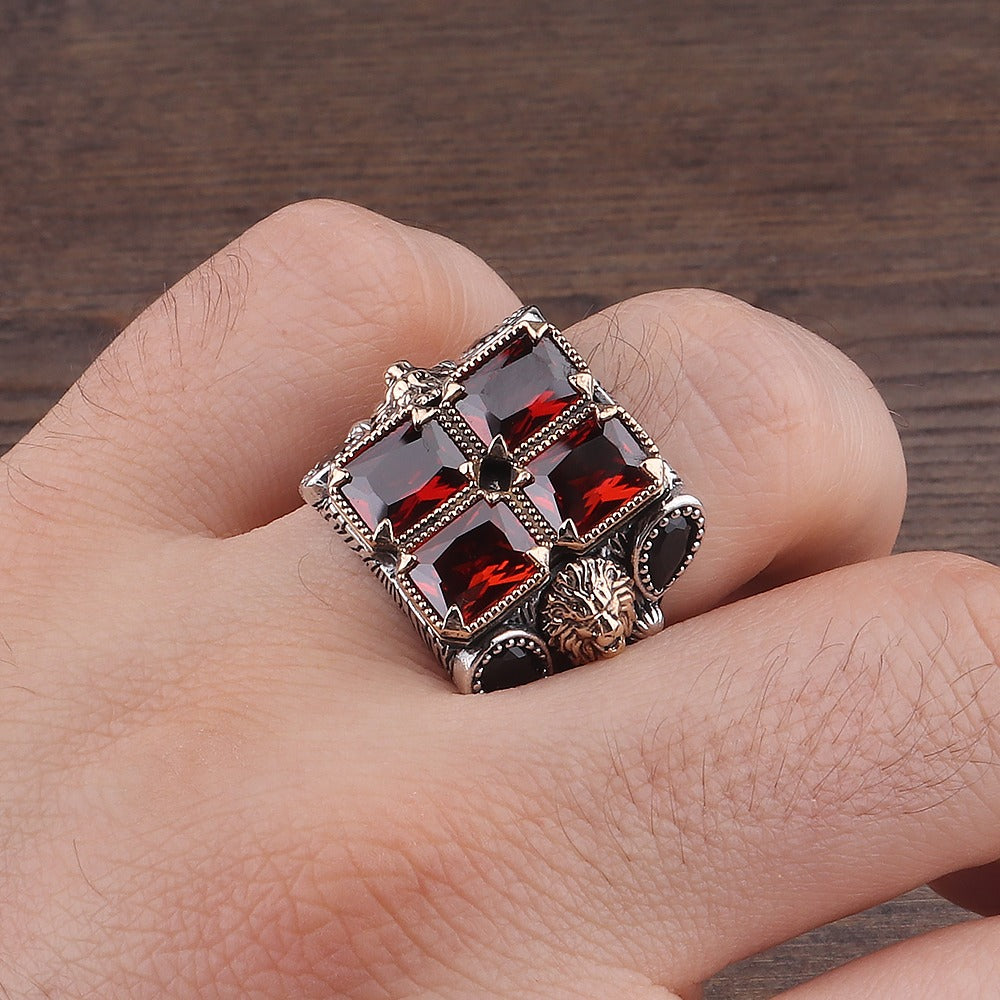 Aslan Motifli Zirkon Taşlı Gümüş Yüzük