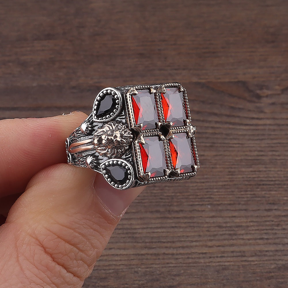 Aslan Motifli Zirkon Taşlı Gümüş Yüzük