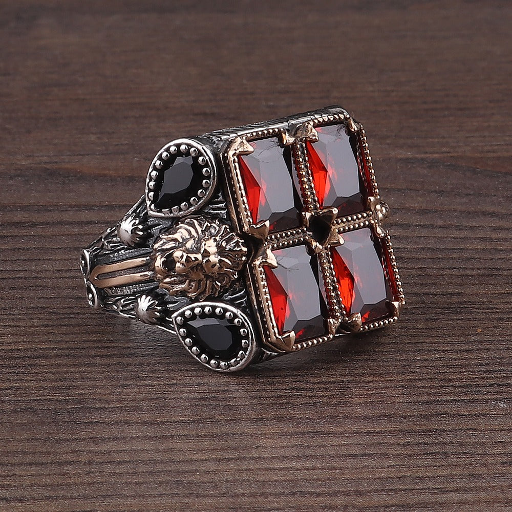 Aslan Motifli Zirkon Taşlı Gümüş Yüzük