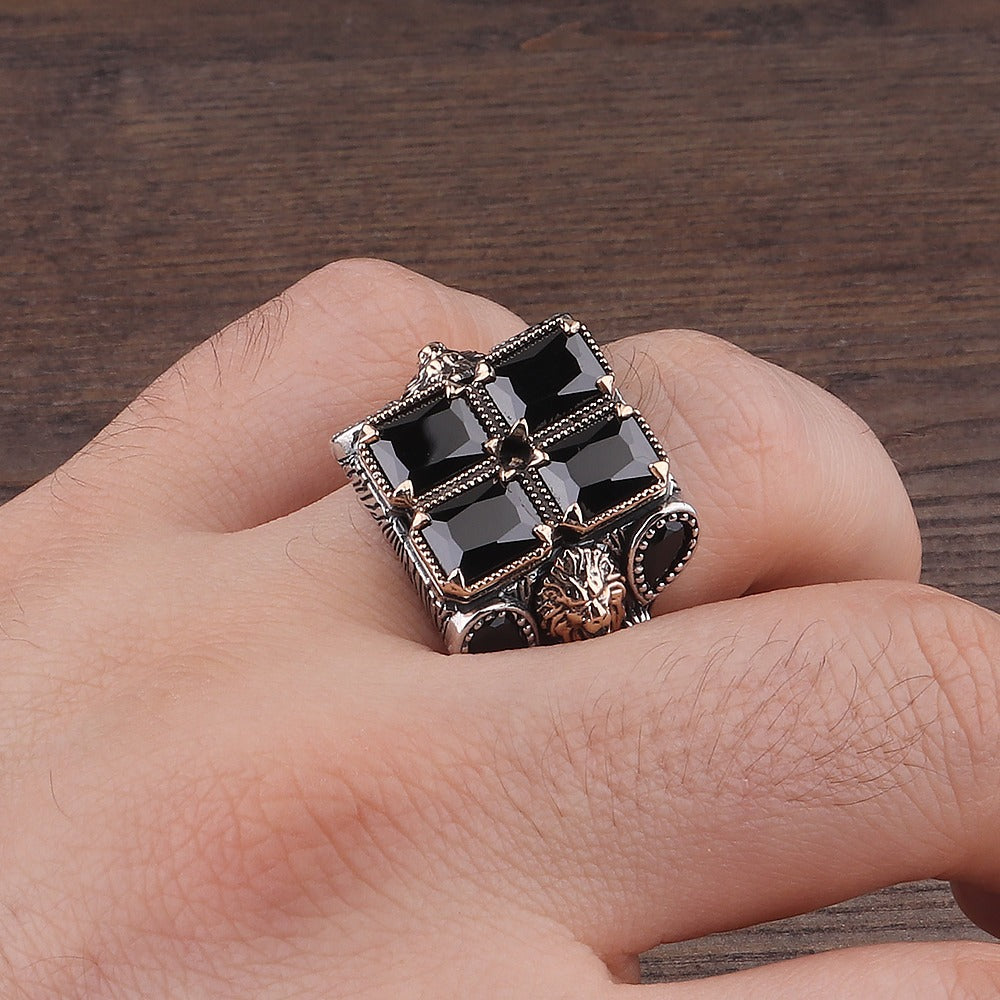 Aslan Figürlü Siyah Zirkon Taşlı Gümüş Yüzük